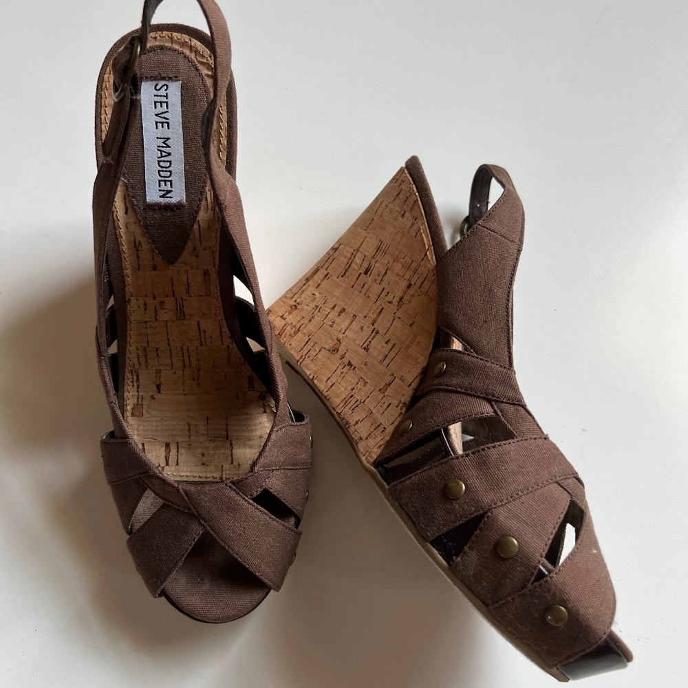 Steve Madden Wedge shoes size 8